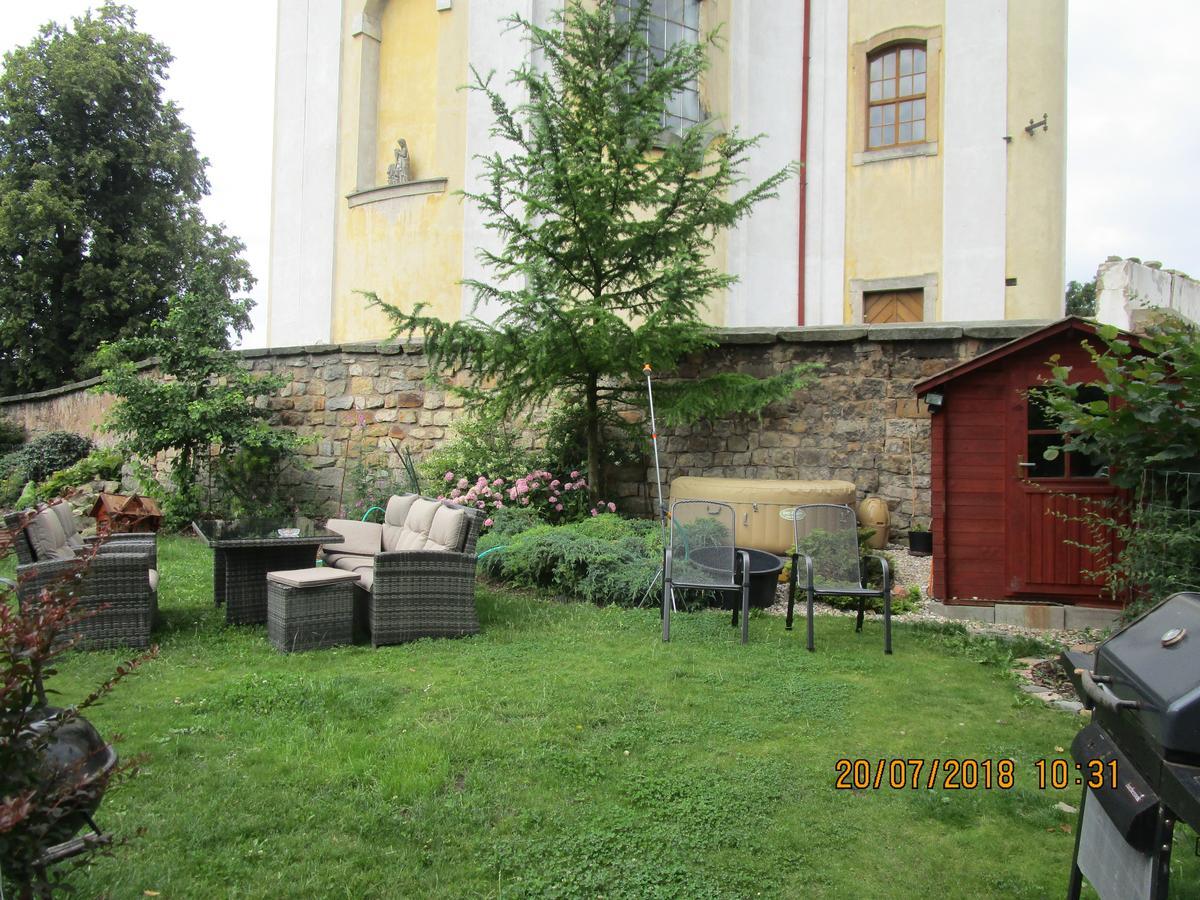 Hotel Fara Choustníkovo Hradiště Exterior foto